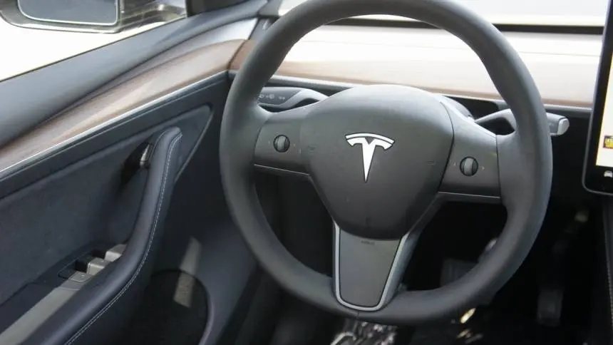 2023 Tesla Model Y 7SAYGAEE6PF839657