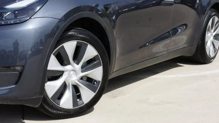 2023 Tesla Model Y 7SAYGAEE6PF839657