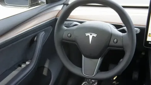 2023 Tesla Model Y 7SAYGAEE6PF839657