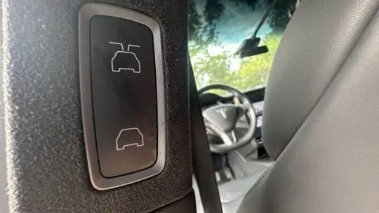 2018 Tesla Model X 5YJXCDE29JF141174