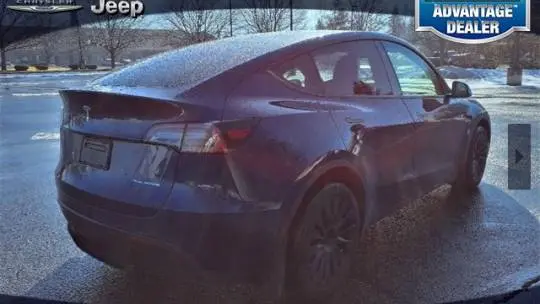 2024 Tesla Model Y 7SAYGDEE0RA270452