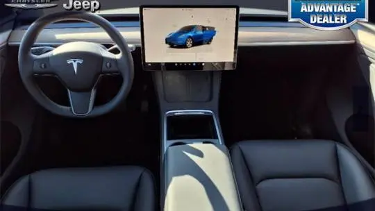 2024 Tesla Model Y 7SAYGDEE0RA270452