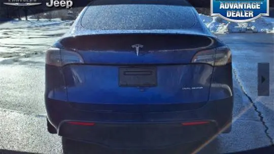 2024 Tesla Model Y 7SAYGDEE0RA270452