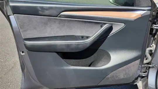 2023 Tesla Model Y 7SAYGDED3PF960610