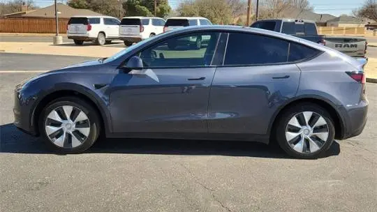 2023 Tesla Model Y 7SAYGDED3PF960610