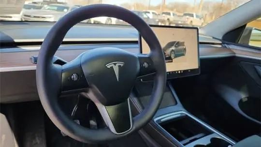 2023 Tesla Model Y 7SAYGDED3PF960610