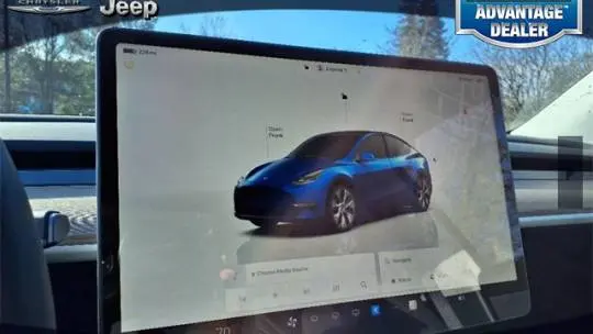 2024 Tesla Model Y 7SAYGDEE0RA270452