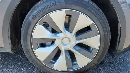 2023 Tesla Model Y 7SAYGDED3PF960610