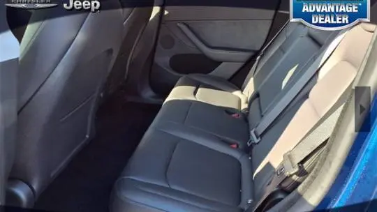 2024 Tesla Model Y 7SAYGDEE0RA270452