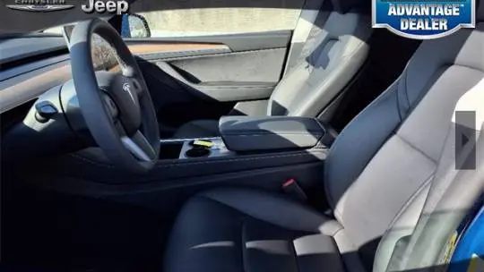 2024 Tesla Model Y 7SAYGDEE0RA270452