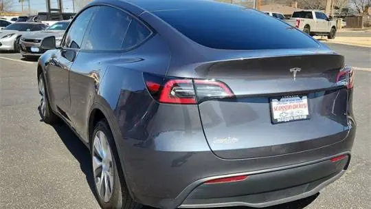 2023 Tesla Model Y 7SAYGDED3PF960610