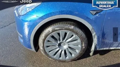 2024 Tesla Model Y 7SAYGDEE0RA270452