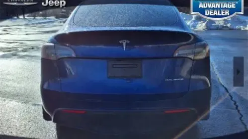 2024 Tesla Model Y 7SAYGDEE0RA270452