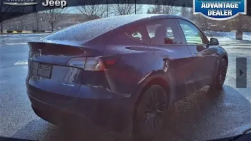 2024 Tesla Model Y 7SAYGDEE0RA270452