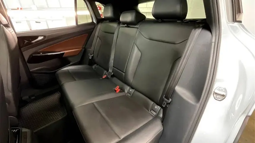 2021 Volkswagen ID.4 WVGTMPE28MP055664