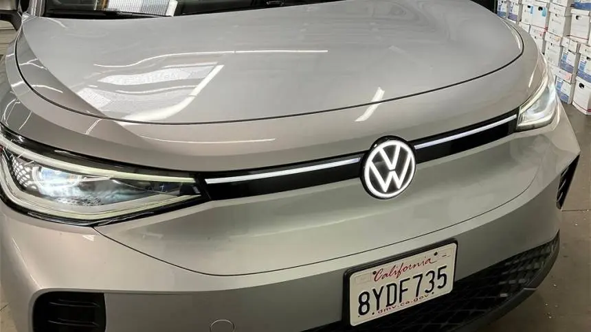 2021 Volkswagen ID.4 WVGTMPE28MP055664