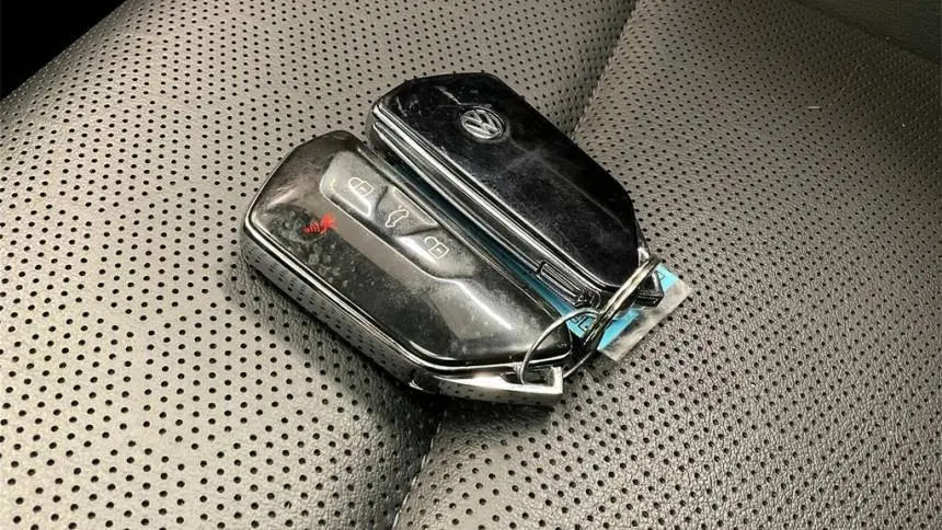 2021 Volkswagen ID.4 WVGTMPE28MP055664