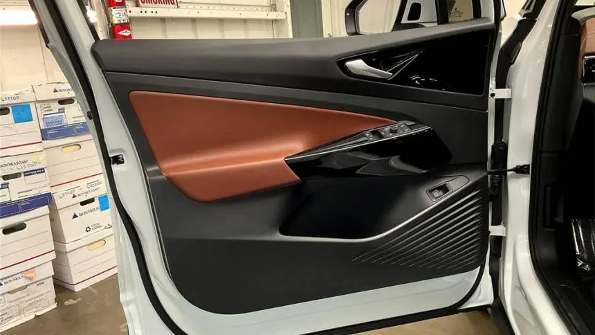 2021 Volkswagen ID.4 WVGTMPE24MP056147