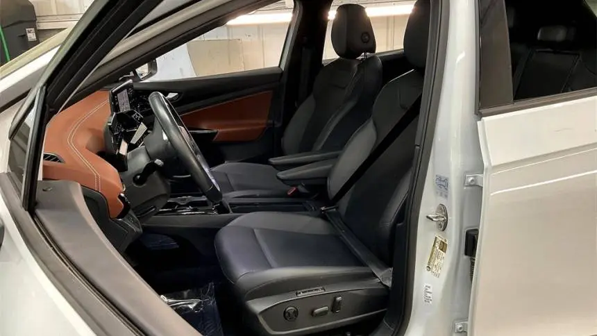2021 Volkswagen ID.4 WVGTMPE24MP056147