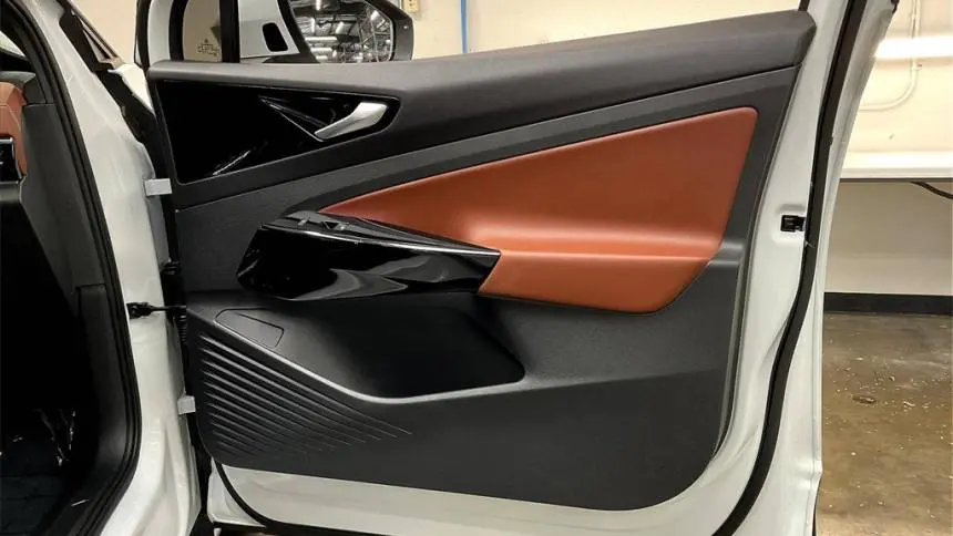 2021 Volkswagen ID.4 WVGTMPE24MP056147