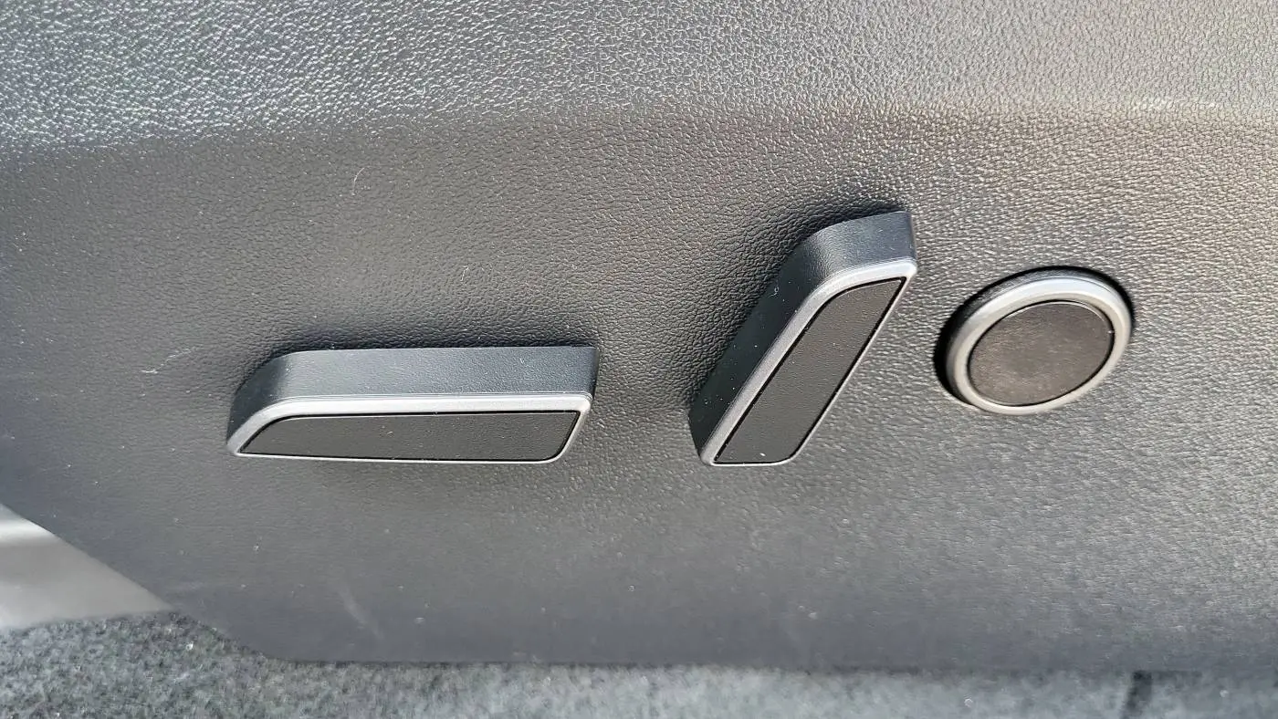 2023 Tesla Model Y 7SAYGAEE9PF713163