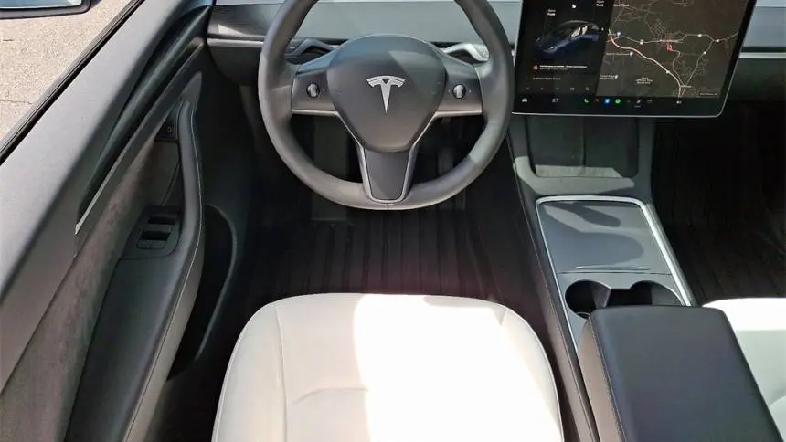 2023 Tesla Model Y 7SAYGDEE3PF667752