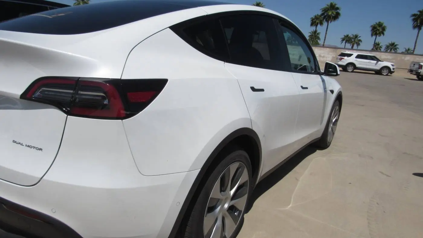 2021 Tesla Model Y 5YJYGDEE1MF271828
