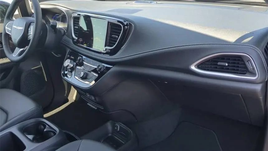 2025 Chrysler Pacifica 2C4RC1S76SR559236