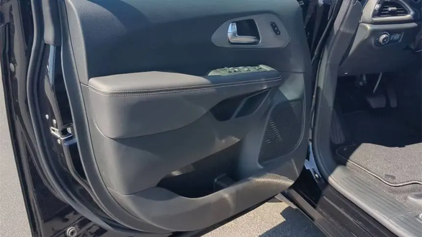 2025 Chrysler Pacifica 2C4RC1S76SR559236