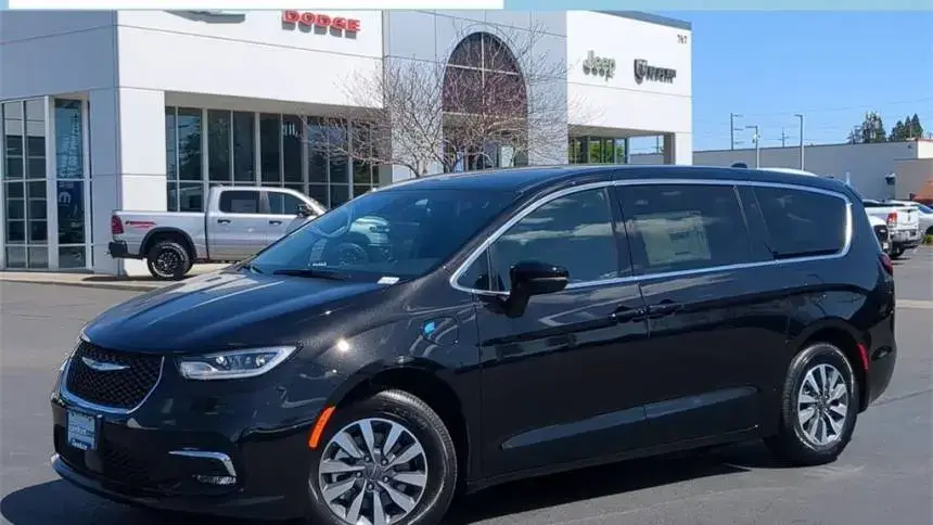 2025 Chrysler Pacifica 2C4RC1S76SR559236