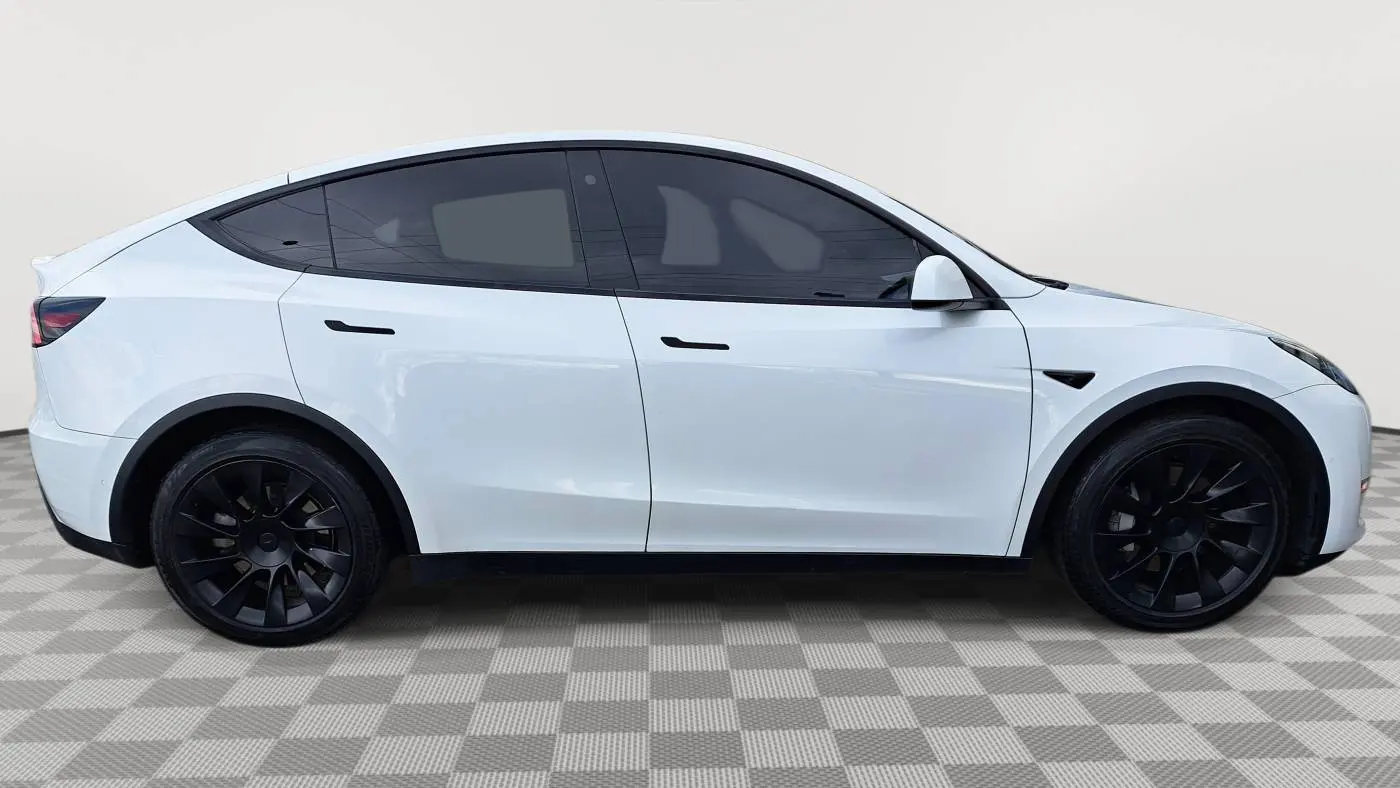 2022 Tesla Model Y 7SAYGDEE4NF386783