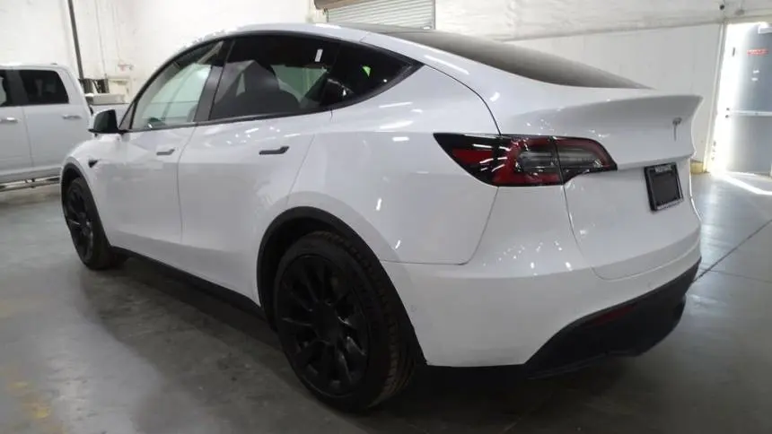 2020 Tesla Model Y 5YJYGDEE5LF027128