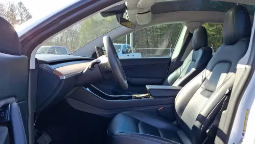 2020 Tesla Model Y 5YJYGDEE6LF039885