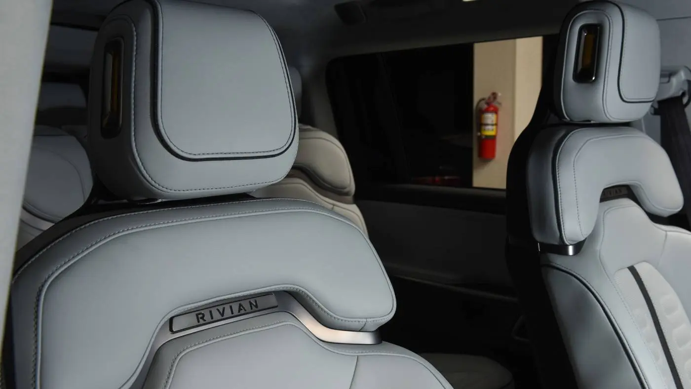2023 Rivian R1S 7PDSGABA4PN005806