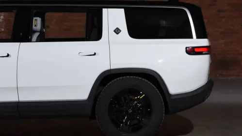 2023 Rivian R1S - Images - 11