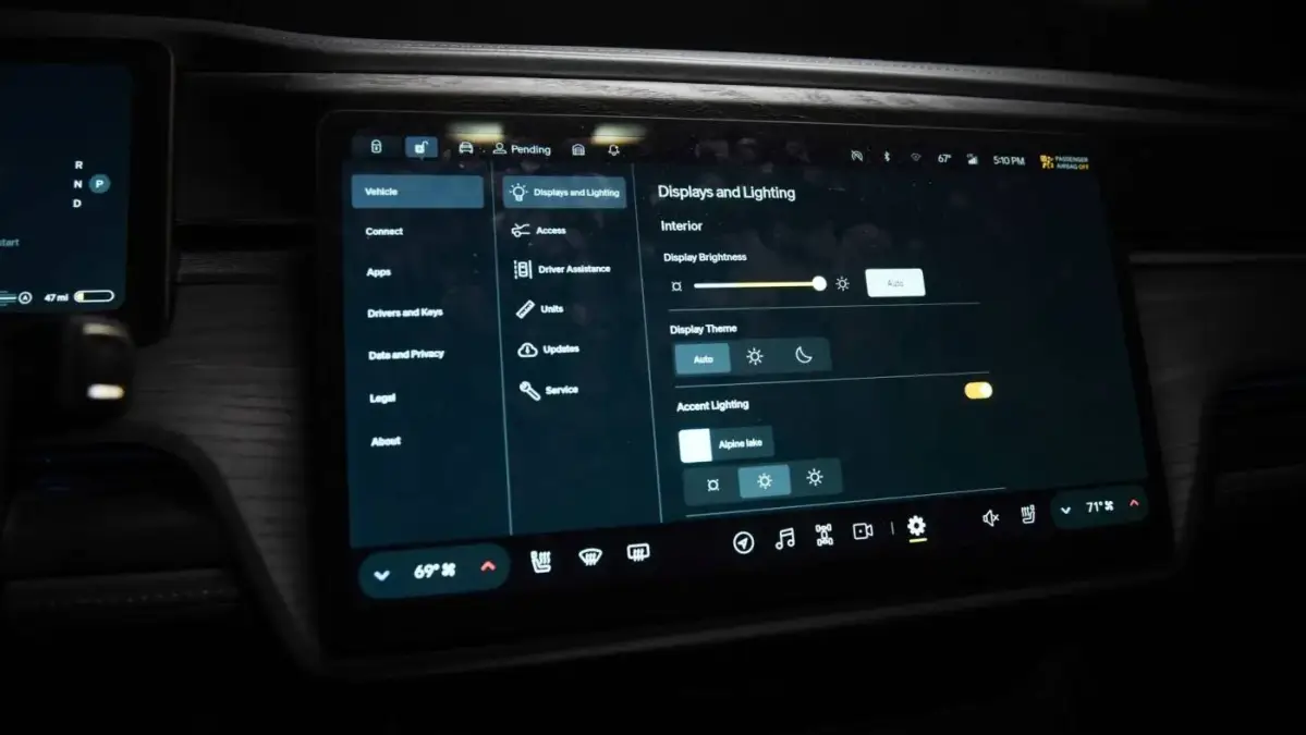 2023 Rivian R1S - Images - 14