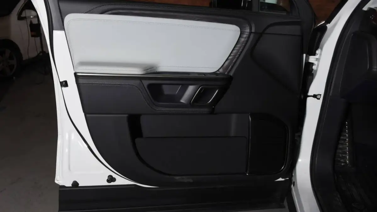 2023 Rivian R1S - Images - 20