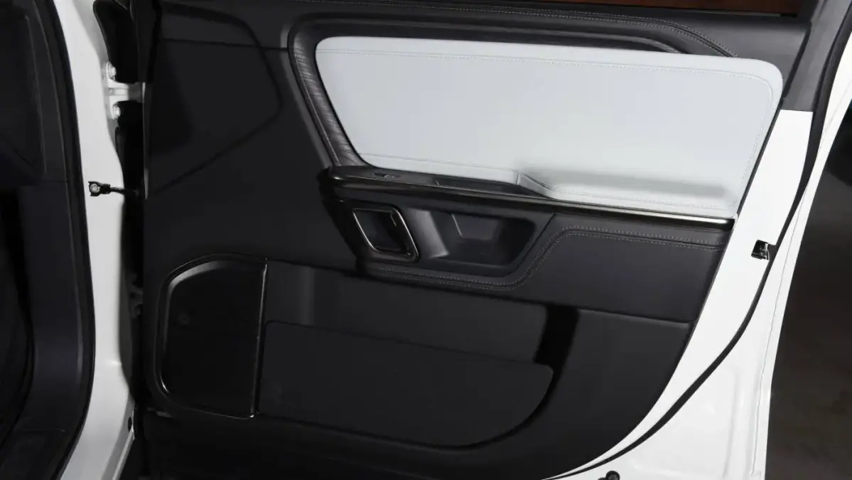 2023 Rivian R1S - Images - 21