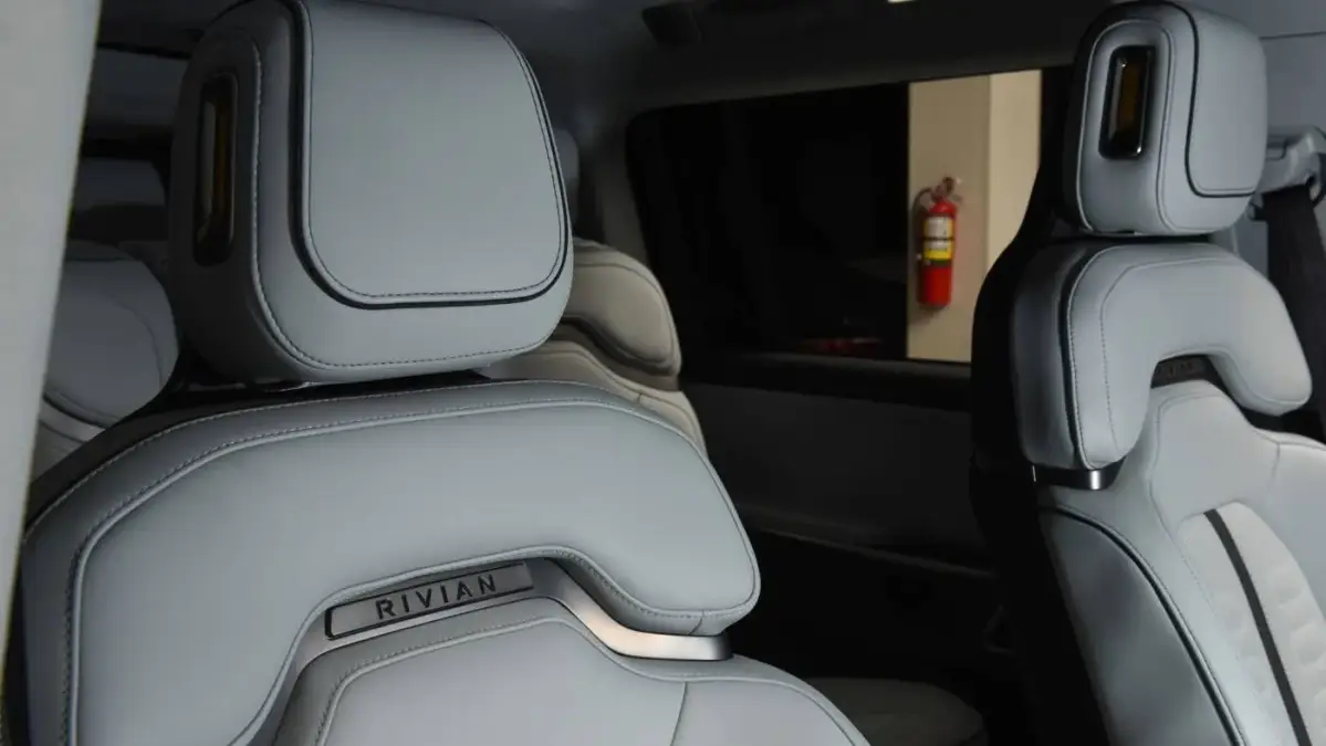 2023 Rivian R1S - Images - 24