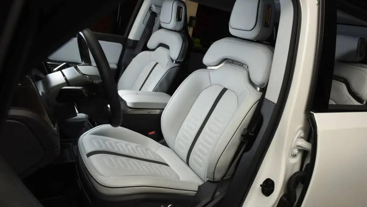 2023 Rivian R1S - Images - 26