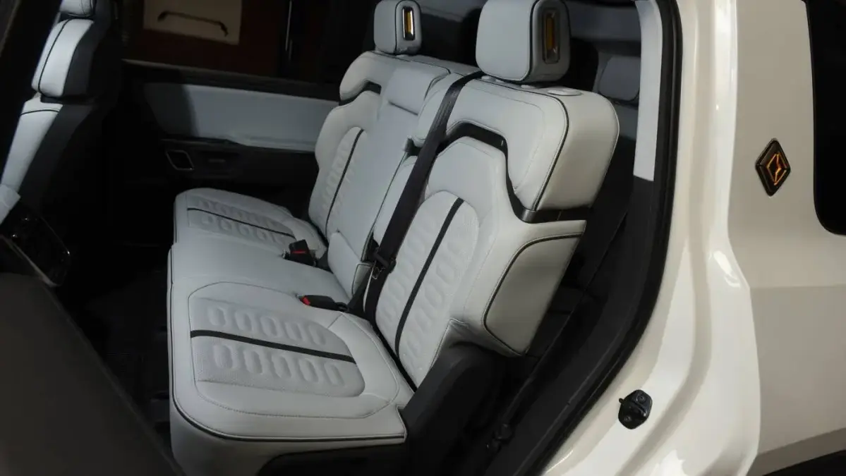2023 Rivian R1S - Images - 27