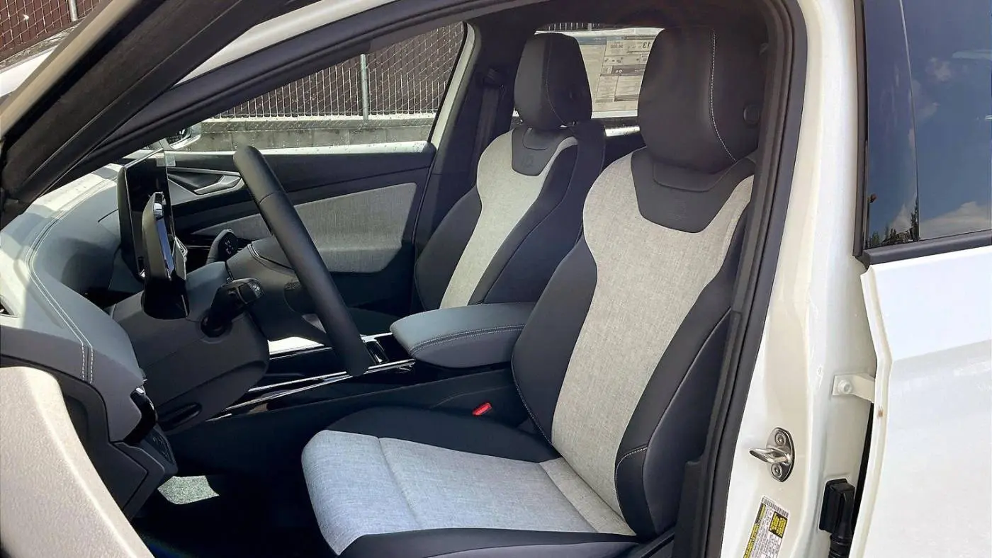 2025 Volkswagen ID.4 1V2CRPE82SC004092