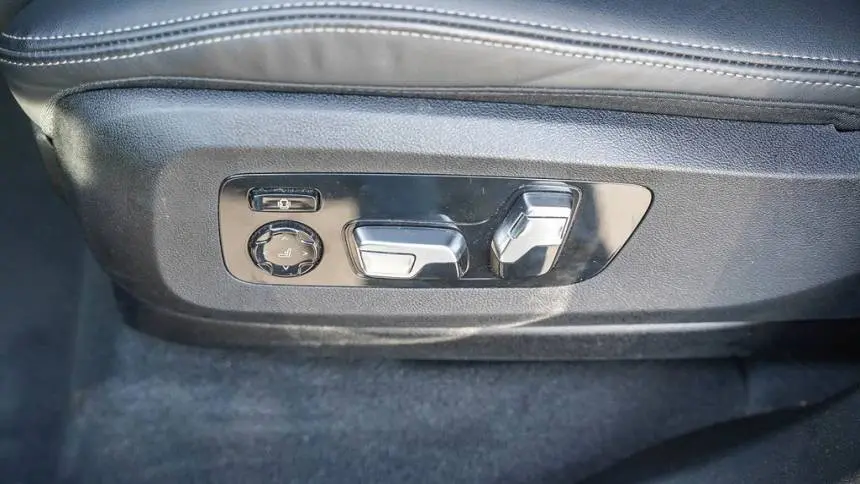 2025 BMW X5 5UX43EU07S9X45857