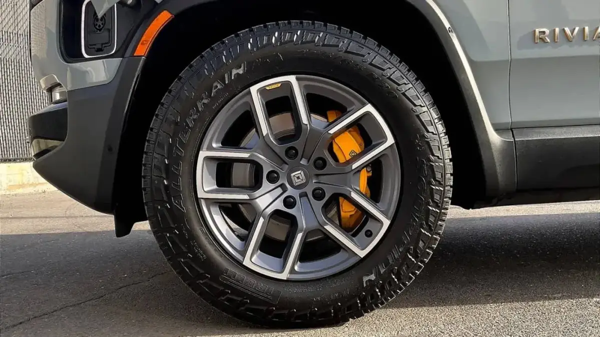 2023 Rivian R1S - Images - 7