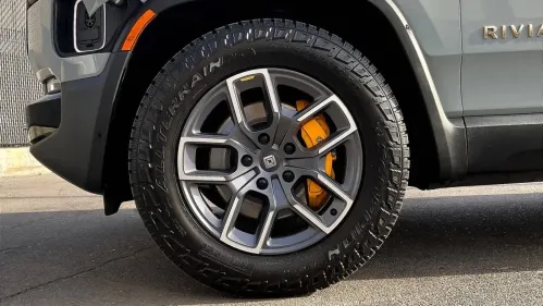 2023 Rivian R1S - Images - 7