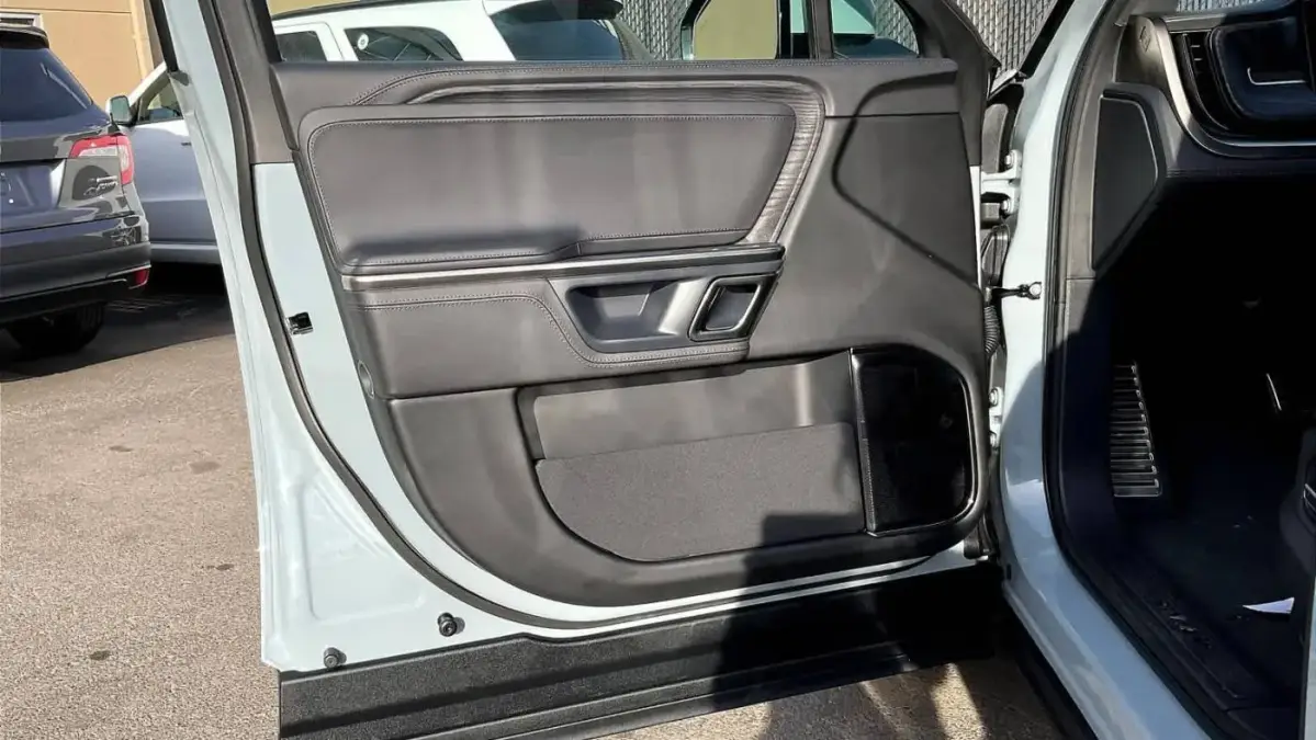 2023 Rivian R1S - Images - 9