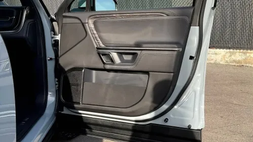 2023 Rivian R1S - Images - 12