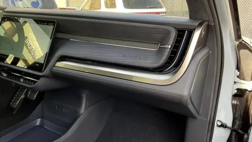 2023 Rivian R1S - Images - 13