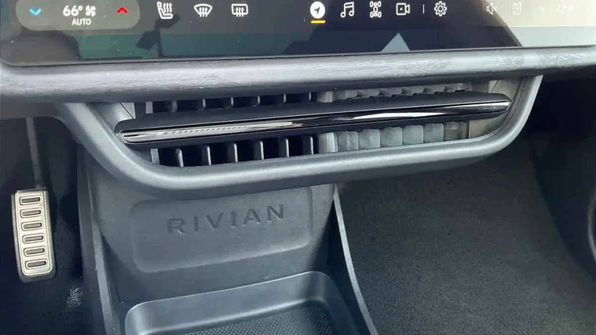 2023 Rivian R1S - Images - 27