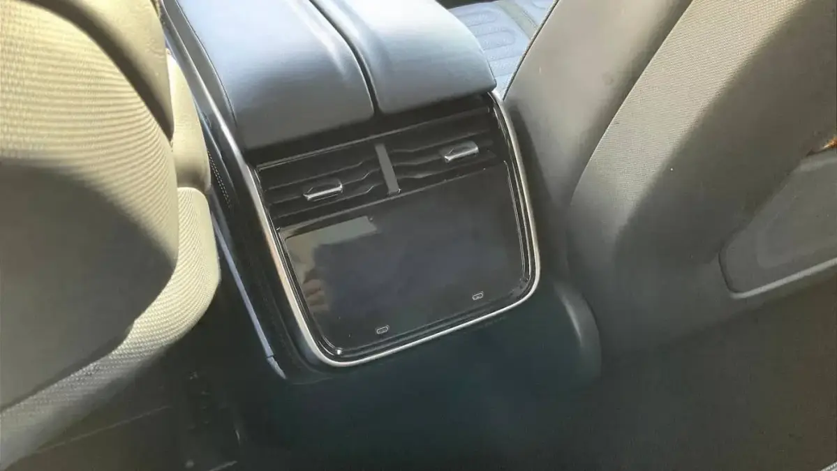 2023 Rivian R1S - Images - 29